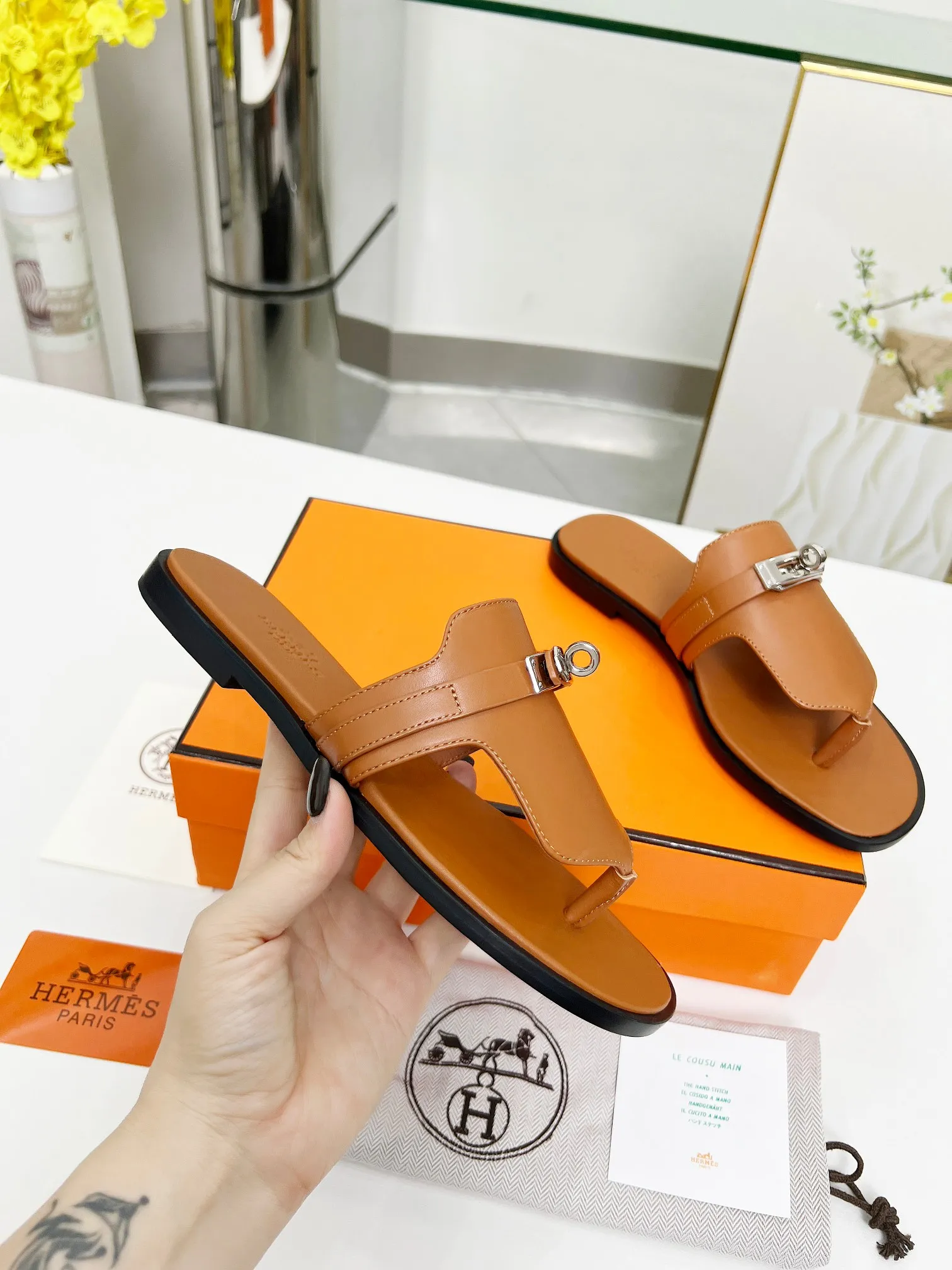 👟👟Ex-factory price 480👟👟 Women's shoes, women's clothing (top version) 👫Hermes Hermes ❗️❗️Original purchase and development⚠️ A must-have artifact for daily home, travel and vacation🉑. High-end quality Code number: 35-40 (41/42 can be customized)